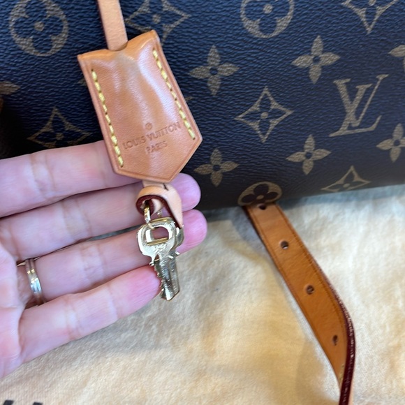 Louis Vuitton Monogram Retiro Handbag - Picture 3 of 16